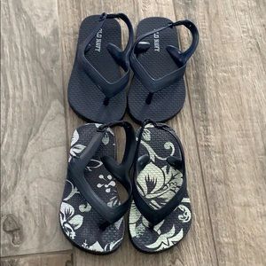 Bundle of 2 pairs Old Navy infant flip flops, sz 6